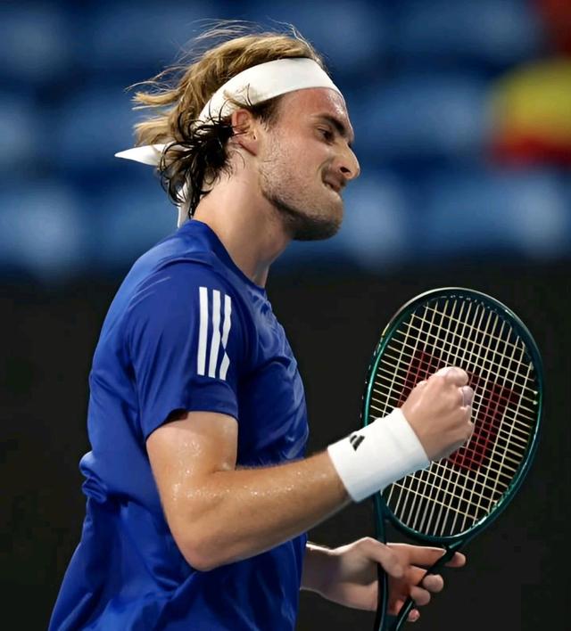 美网鏖战年终总决赛,西西帕斯点燃赛场 美网鏖战年终总决赛,西西帕斯点燃赛场