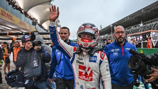 哈斯车队鏖战索伯车队，阿隆索统治全场